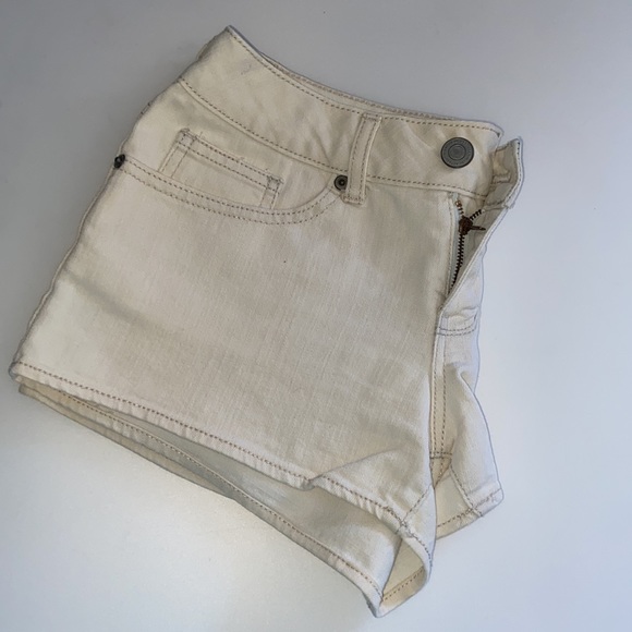 cream color jean shorts . Juniors Size 7. New Condition. NWOT - Picture 4 of 4